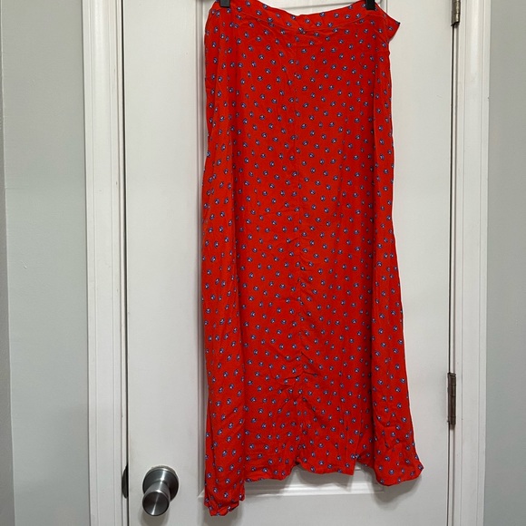 Worn one time only. Gorgeous midi skirt - Picture 6 of 8